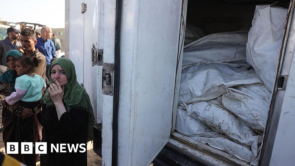Gaza doctors investigate 'signs of torture' on unnamed dead returned by Israel thumbnail