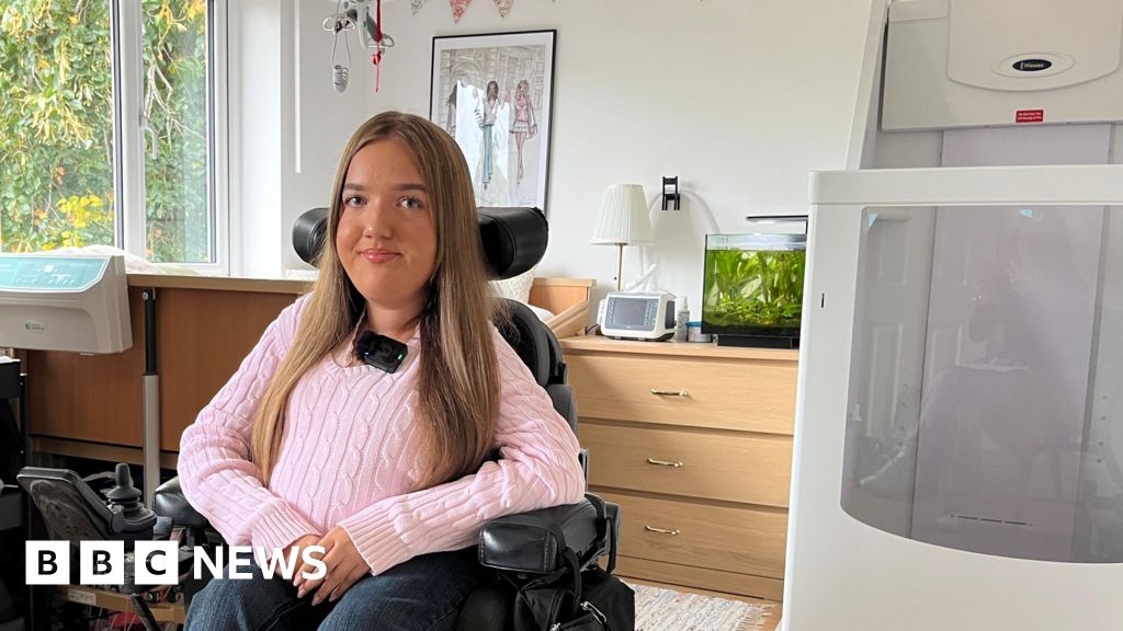 Disabled TikToker shows she is 'normal teen girl'