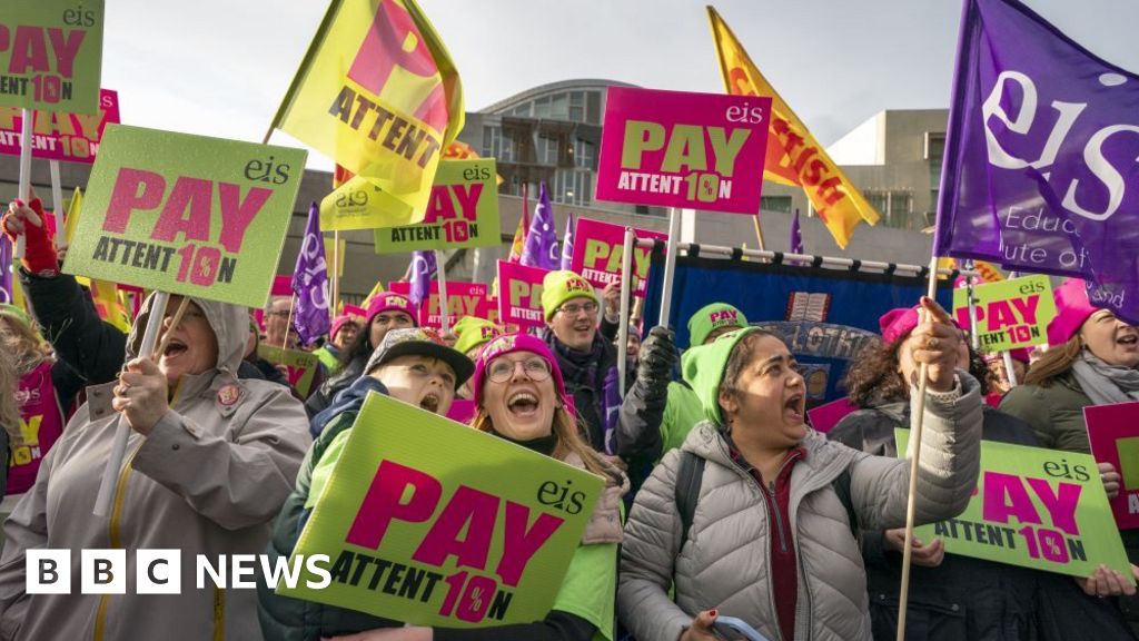 Scottish teaching unions reject ‘unsatisfactory’ pay offer – BBC News