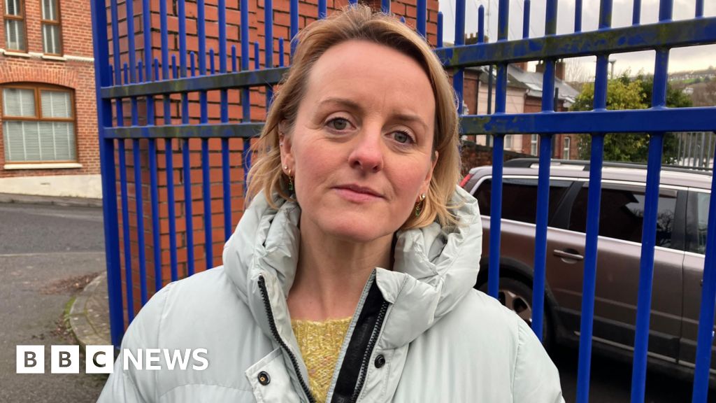 School to stay shut until after Christmas due to roof concerns