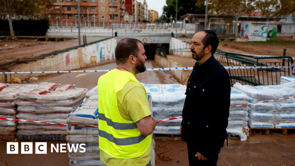 Spain floods: Málaga evacuates thousands as more flood alerts issued