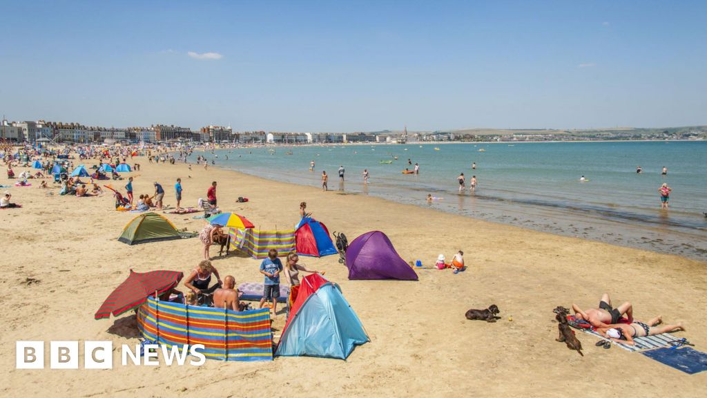 South braces for blistering holiday weekend as temperatures surge past 33C