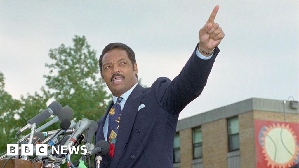 Лидерът за граждански права в САЩ Джеси Джаксън почина на