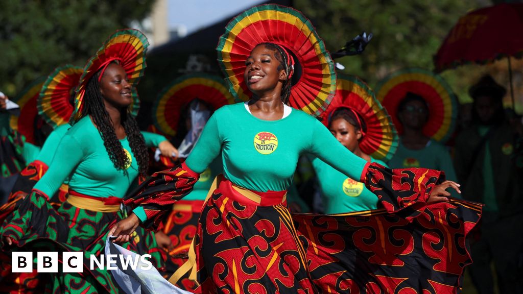 Notting Hill Carnival begins with burst of colour