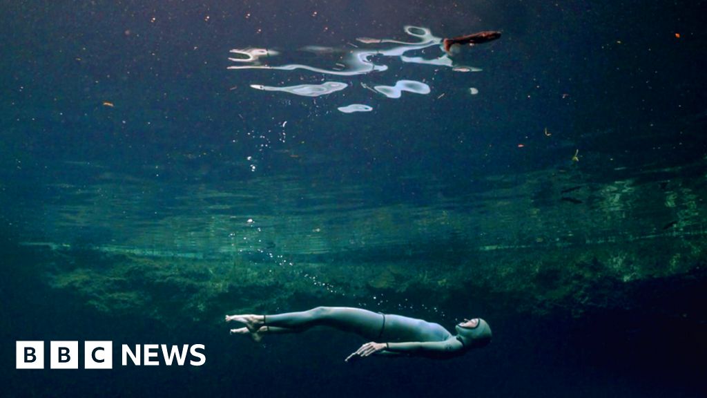 the-deepest-breath-nerve-shredding-documentary-explores-perils-of-freediving