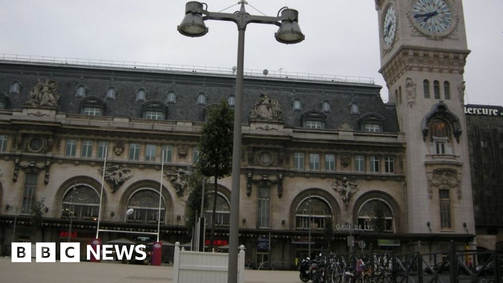 Нападение с нож в Париж: Трима ранени на гара Gare de Lyon