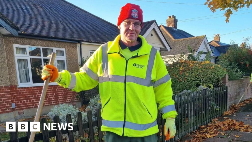 আফগান এক ব্যক্তিকে তিনবার ছুরিকাঘাত করে হত্যার অভিযোগে আদালতে অভিযোগ আনা হয়েছে