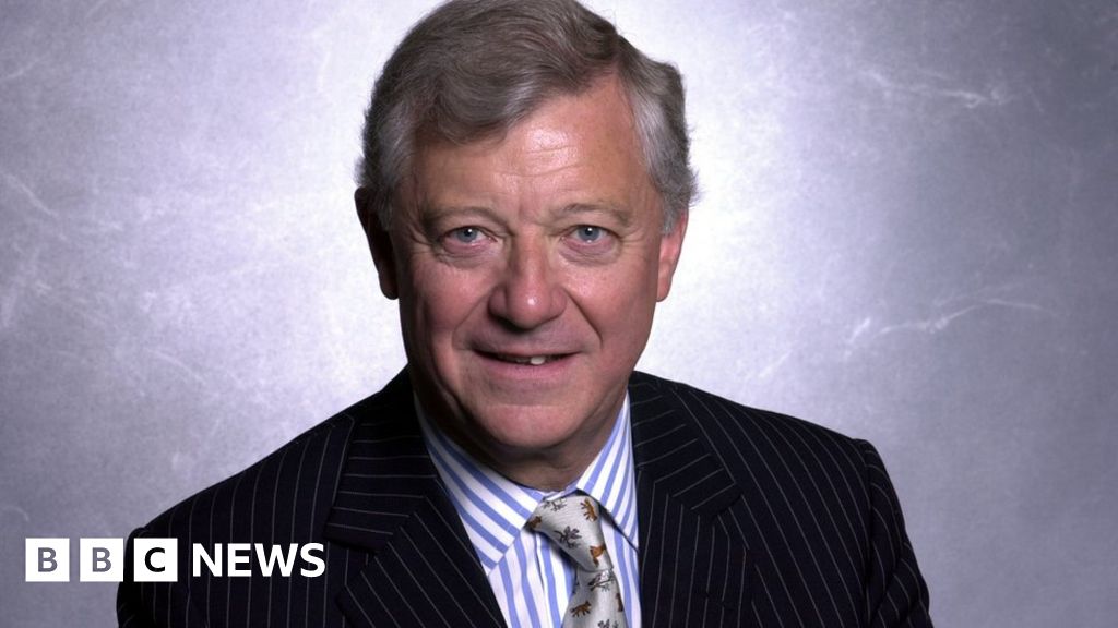 Sir Peter Viggers: 'Duck island' expenses claim MP dies aged 82