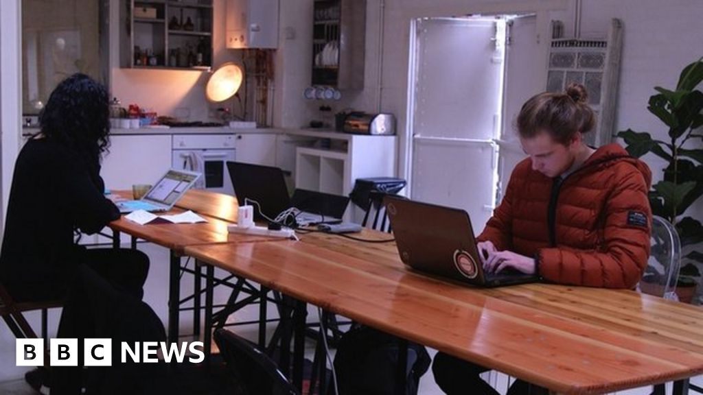 Would you rent out your home as an office workspace? BBC News