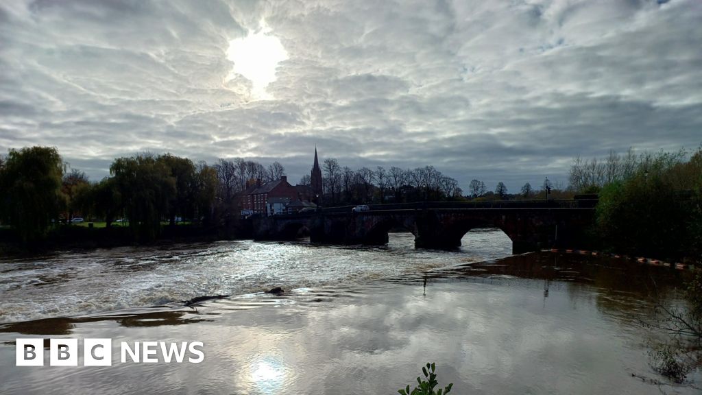 Cold snap brings chance of snow for some as flood clear-up continues