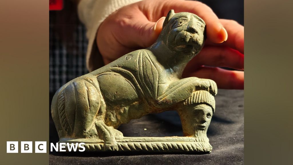 Why is the discovery of Roman carriage fitting in Essex important?