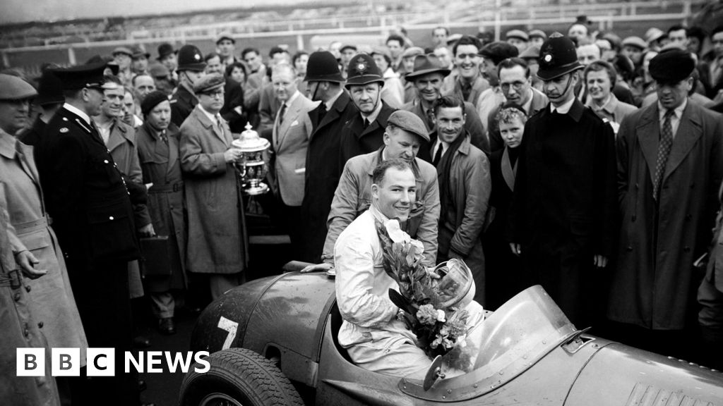 When horse power attracted 150,000 to Aintree – BBC News