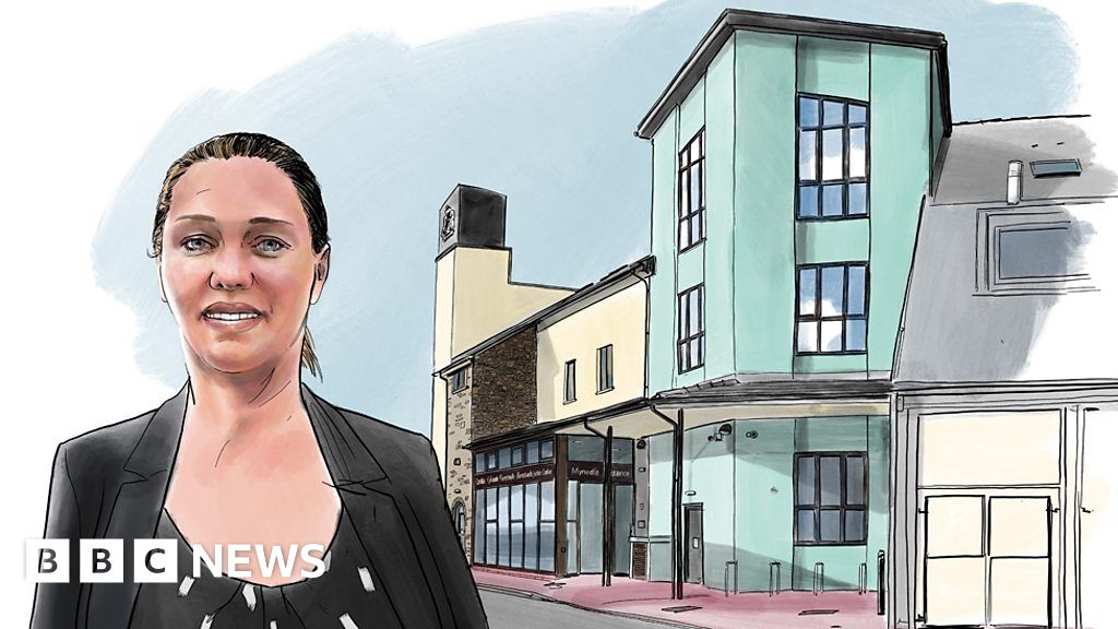 Aberystwyth solicitor on \u0026#39;propping up\u0026#39; the magistrates court system - BBC News