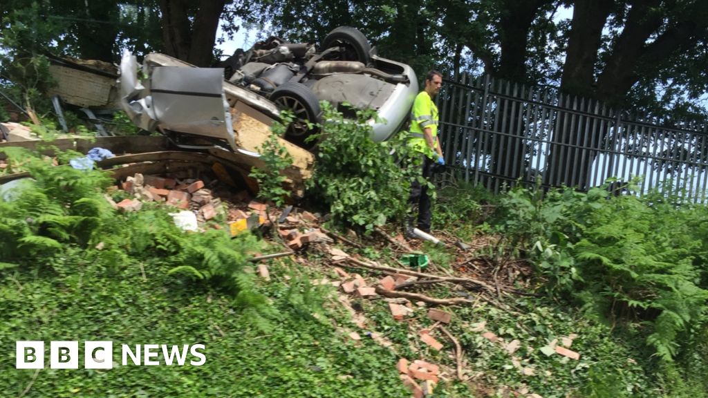 Fair Oak crash Police appeal for witnesses BBC News