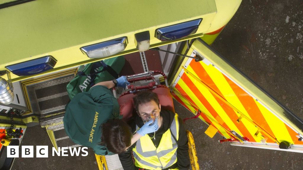 Ambulances 'too slow to reach 999 calls'