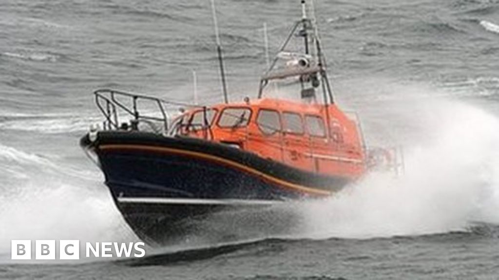 Three fishermen rescued off County Donegal coast - BBC News