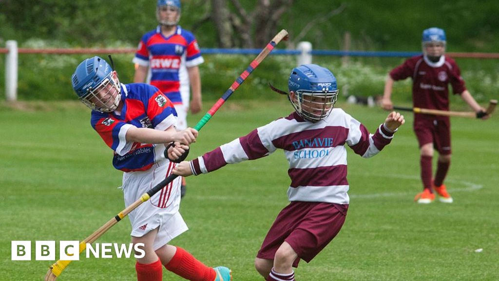 Shinty helmet rules to apply to more young players - BBC News