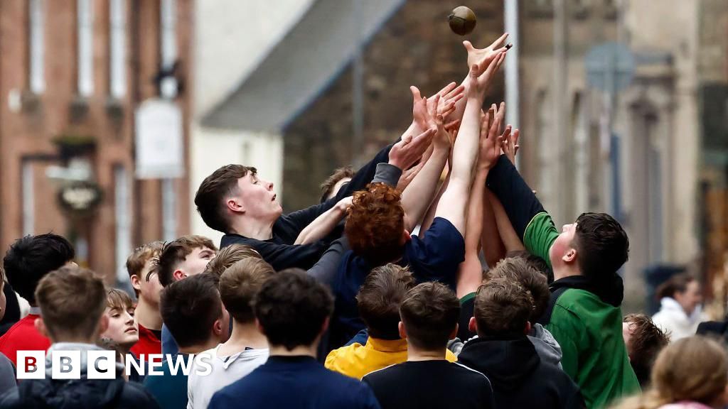 bbc.co.uk - Giancarlo Rinaldi - Jedburgh hand ba': Street sport's future is in good hands