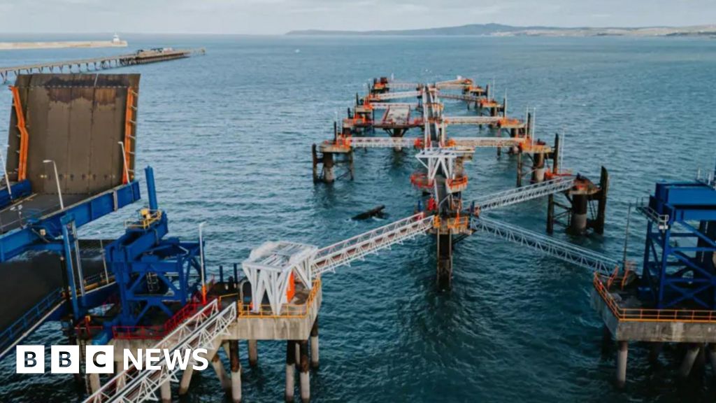 Holyhead: Partial reopening of storm-hit port on 16 January