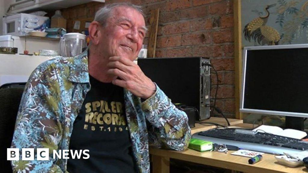 No regrets as ex-drugs smuggler Howard Marks lives with cancer - BBC News