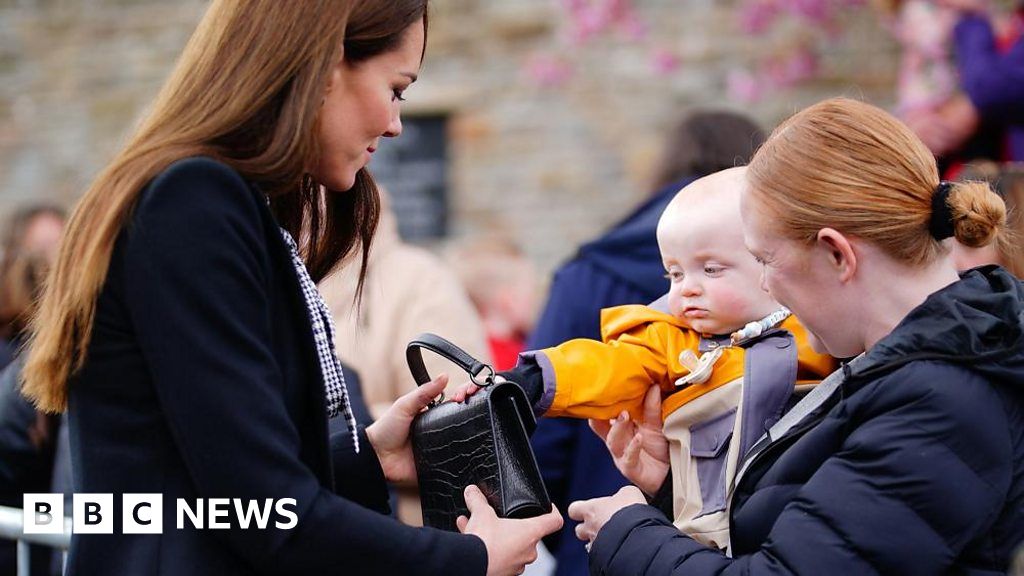 Watch baby grab Kate’s handbag during royal walkabout