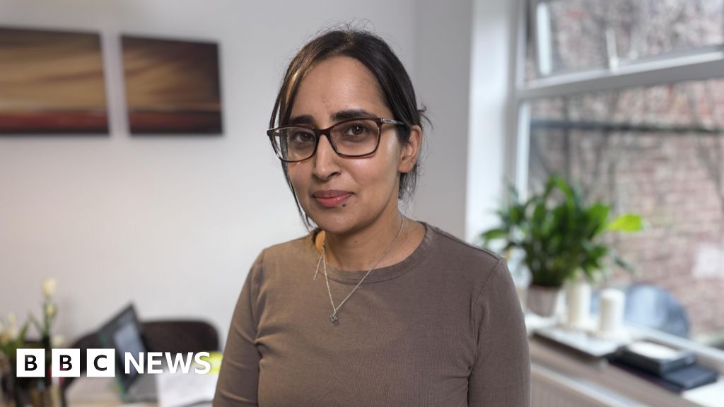 Bowel cancer patient's bid to end diagnoses in A&E