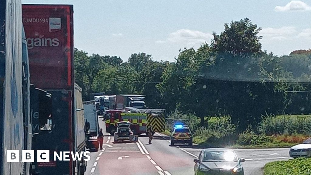 A36 and A366 closed after aircraft hits power lines near Bath - BBC News