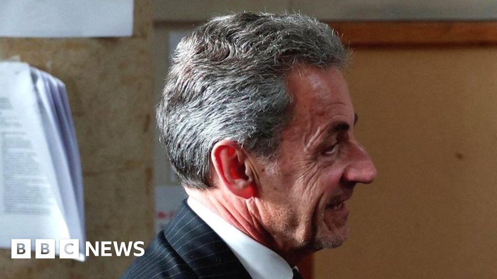 Никола Саркози бившият президент на Франция е признат за виновен