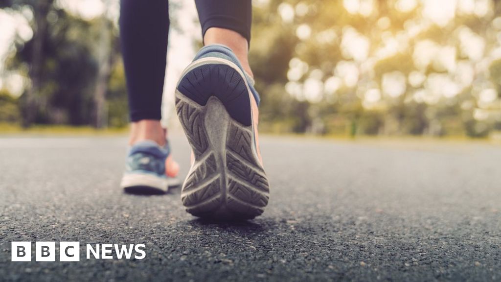 Covid: Slow walkers 'more likely to die', study finds