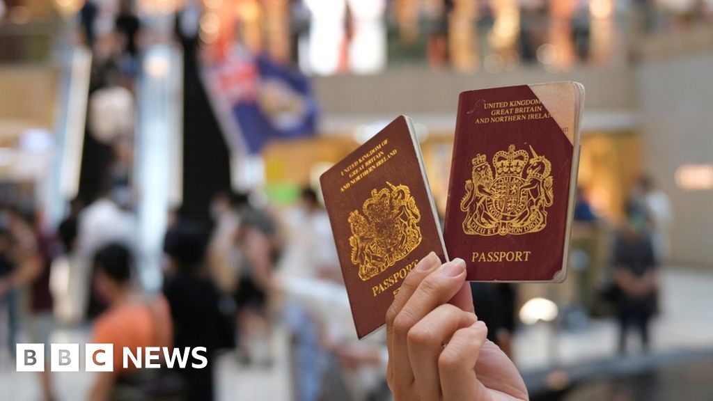 UK to offer citizenship 'route' to HK residents