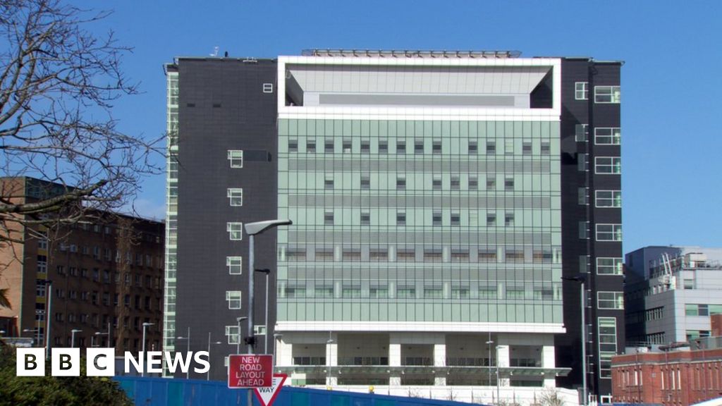 Belfast hospital: Questions over six-year delay - BBC News