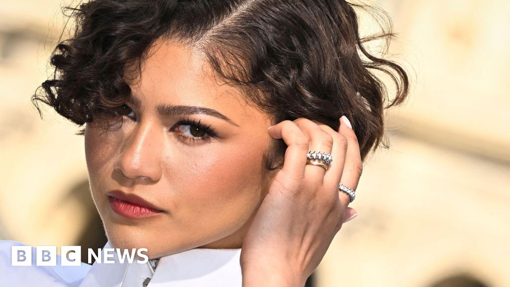 Zendaya's ring and Stella McCartney's horses - the sights and trends at Paris Fashion Week