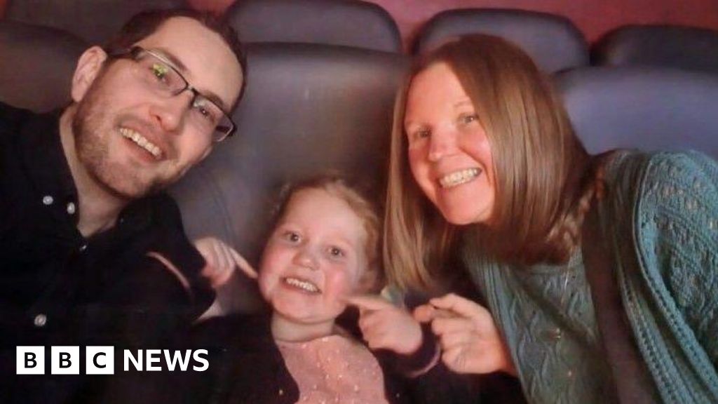 Father and his daughter both saved by the same heart surgeon - BBC