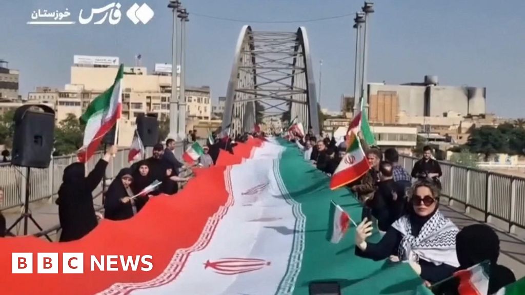 Iranians Form Human Chains on Bridges and Near Power Plants Following Government Appeal