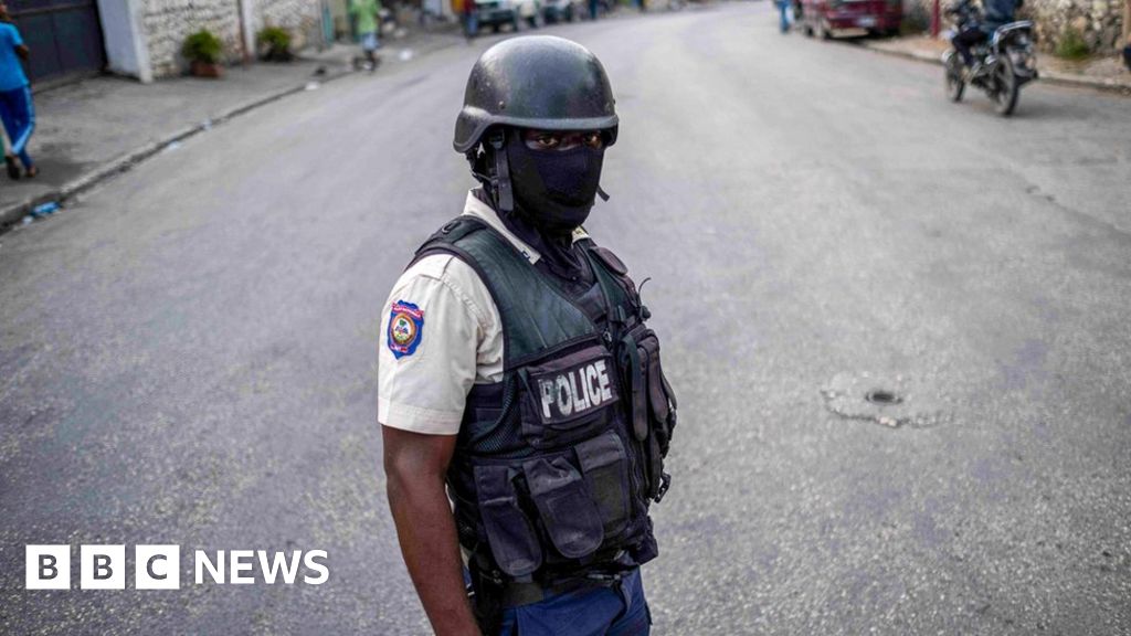 Haiti crisis: Clashes and looting as anger boils over - BBC News