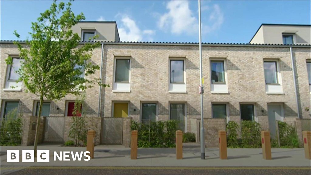 Riba Stirling prize awarded to Norwich council estate - BBC News