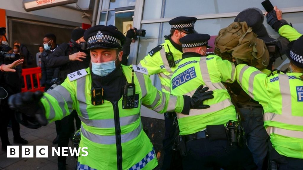 Police arrest 16 at Clapham Common anti-lockdown protest