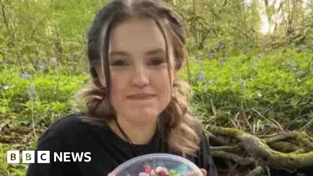 Margate Tributes Paid To Teenager Who Died After Dreamland Event Bbc News 1396