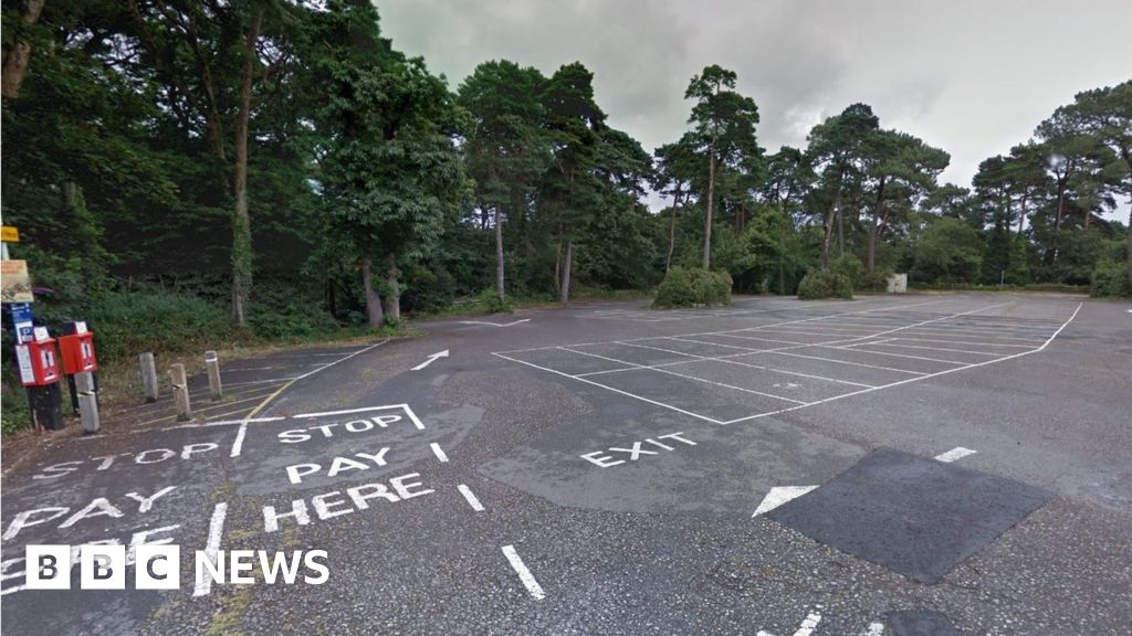 Residents in Poole car park closure fight - BBC News