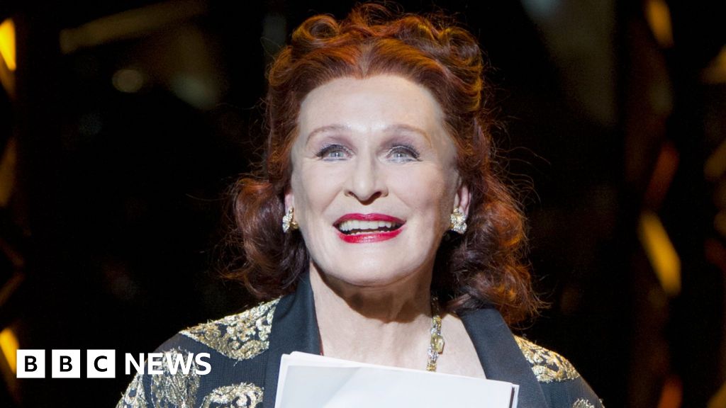 Sunset Boulevard Critics Praise New Glenn Close Production Bbc News