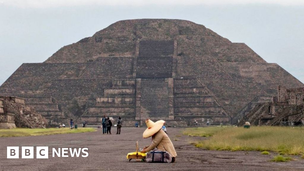 Teotihuacán: Alarm over construction near ancient site - BBC News