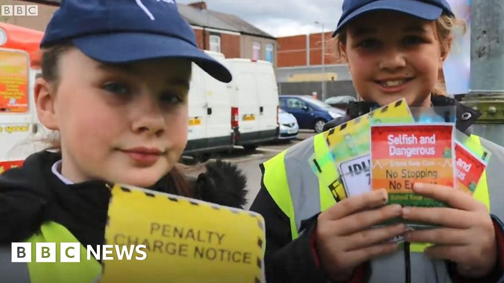 Denton Pupils Become Traffic Wardens Bbc News