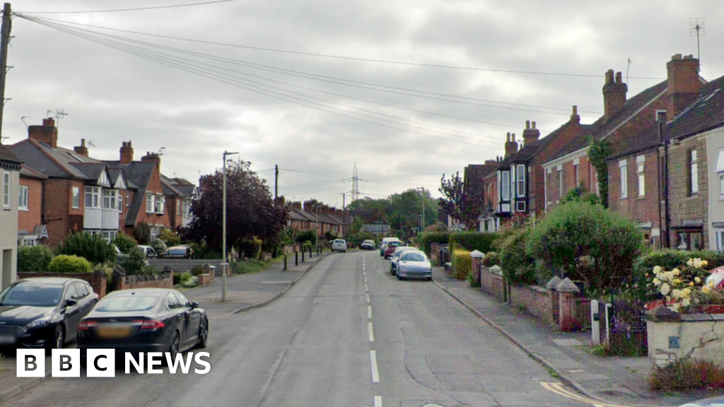 Kegworth Man in his 70s dies as van crashes into fence BBC News