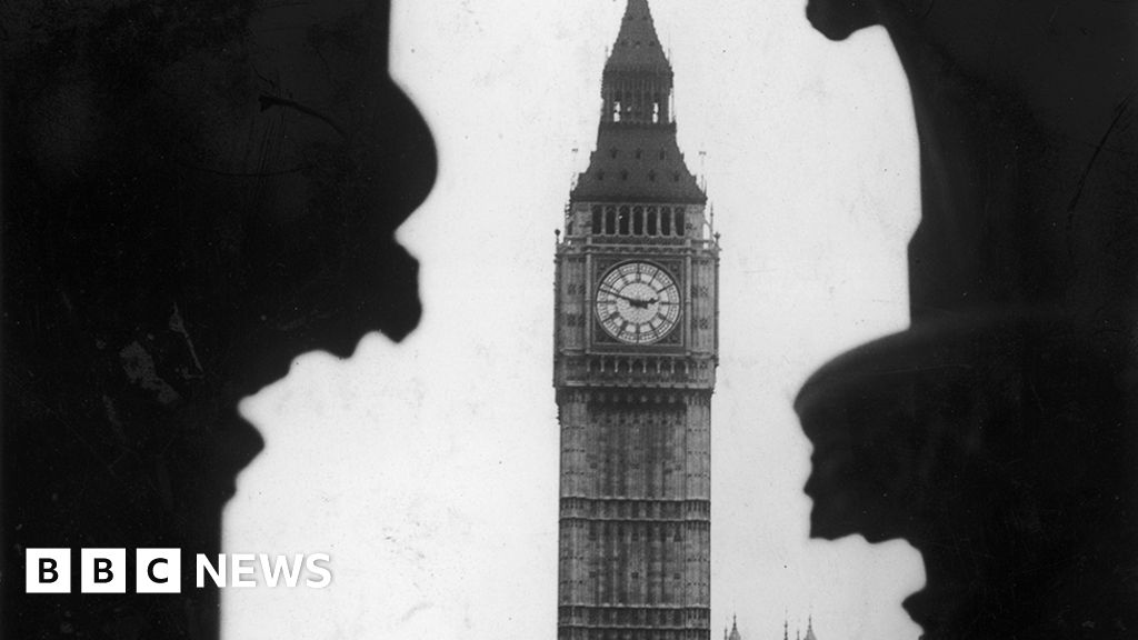 Big Ben’s bongs: A century on the airwaves – BBC News