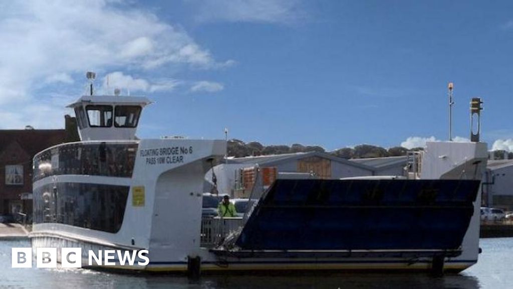 bbc.co.uk - Floating Bridge: Isle of Wight residents' views sought on future - BBC News