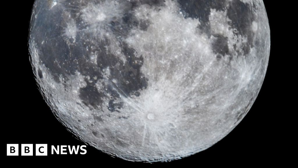 Spacecraft lands on Moon but 'orientation' unclear