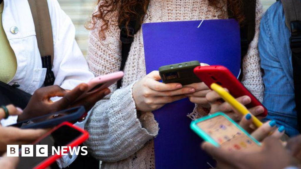 Proponen prohibir redes sociales para menores en el Reino Unido como en Australia