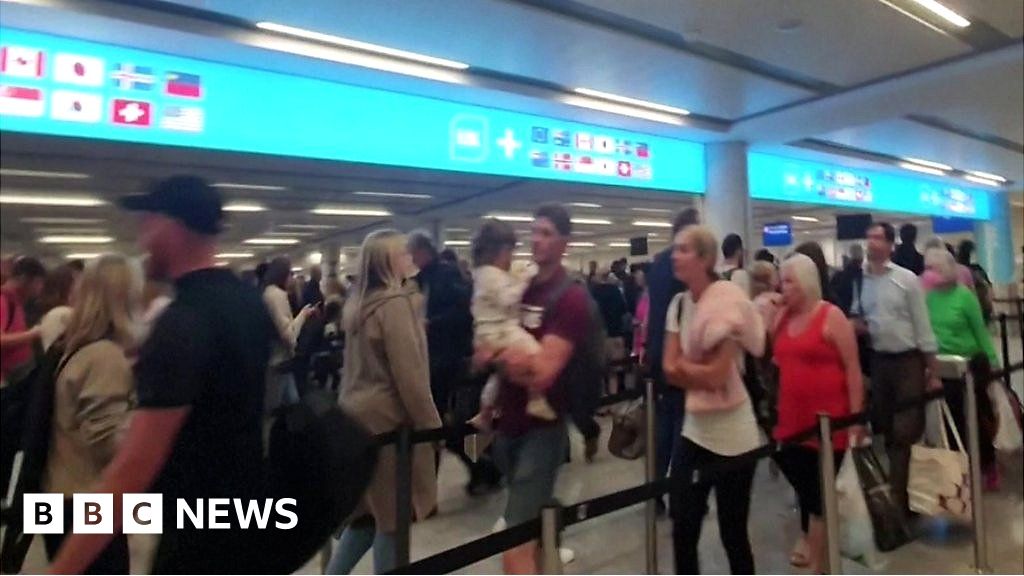 Watch: Huge queues at Gatwick as e-gates fail - BBC News