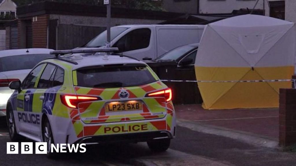 Dagenham: Man charged after woman and two children stabbed