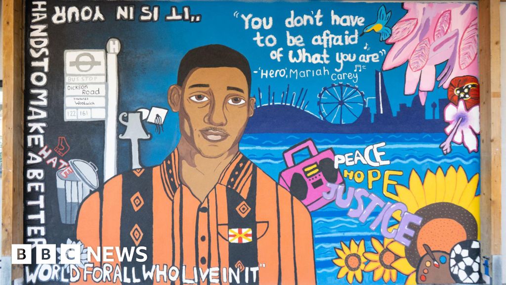 Stephen Lawrence mural: Eltham school unveils mural